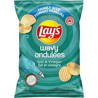 Wavy Lay's Salt & Vinegar flavoured potato chips, 220g