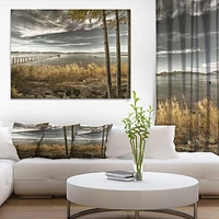 Designart Jetée de Brown Lake Art mural sur toile