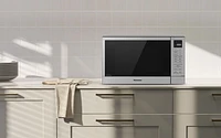 Panasonic NNGT69KS Four à micro-ondes Genius, four à griller, acier inoxydable