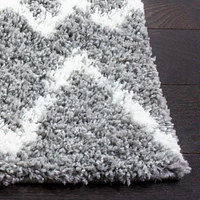 SAFAVIEH Berber Avery Geometric Diamonds Shag Area Rug