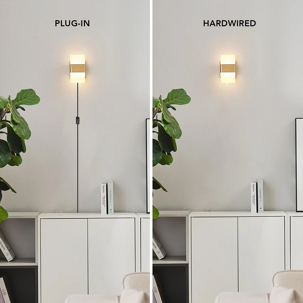 Applique murale enfichable ou fixe Elowen à une ampoule à DEL intégrée de 19 W avec abat-jour en acrylique givré