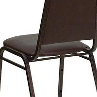Lot de 4 pièces - Chaise de banquet empilable de la série HERCULES à dossier trapèze en vinyle brun - Cadre veine de cuivre
