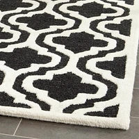 Safavieh Cambridge Kirsten Geometric Area Rug