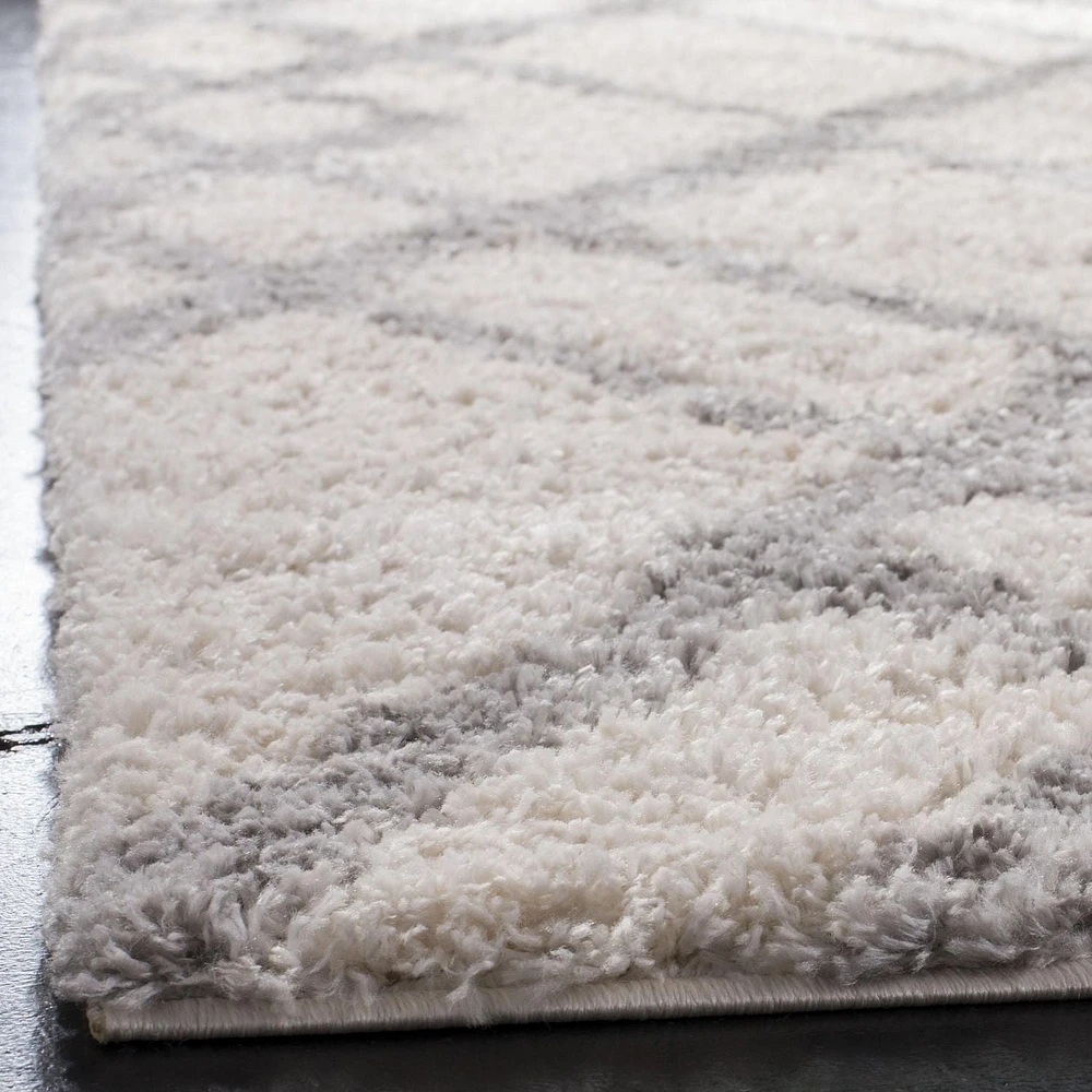 SAFAVIEH Berber Alease Geometric Plush Shag Area Rug