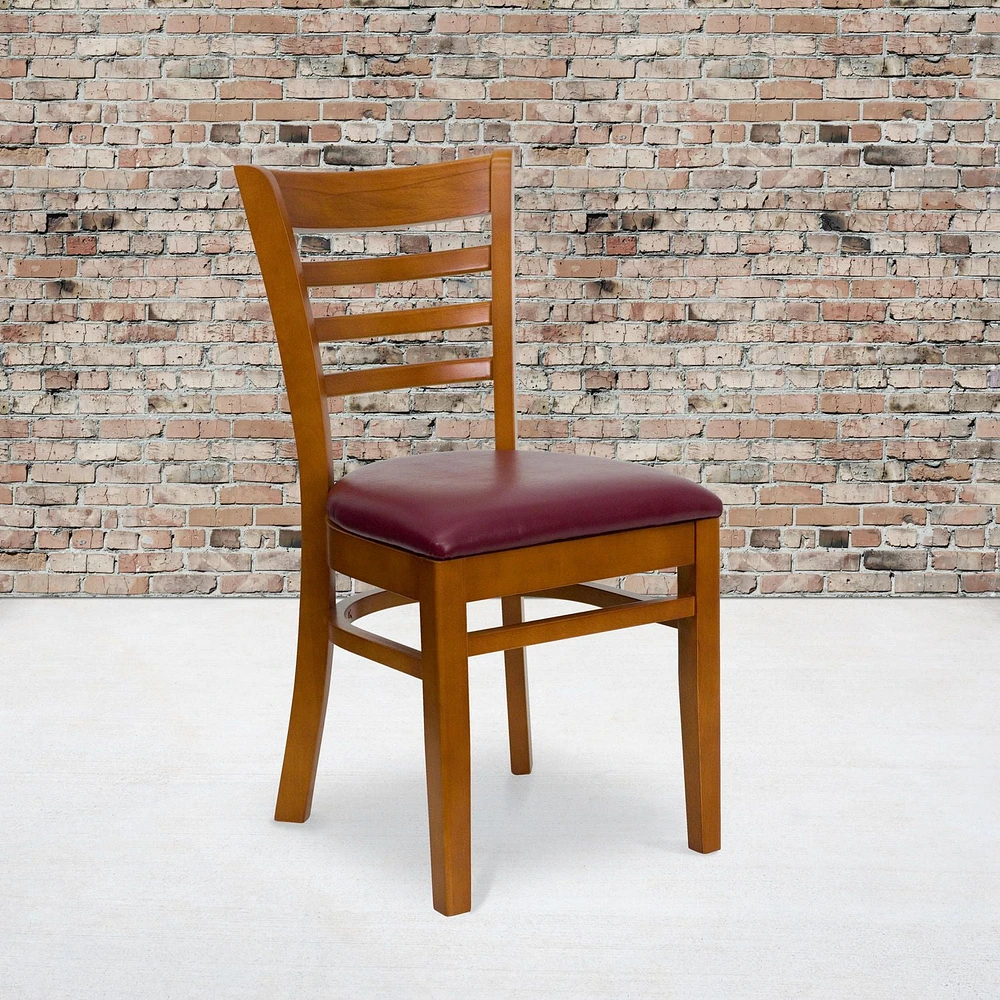 Lot de 2 pièces - Chaise de restaurant de la série HERCULES en bois de cerisier avec dossier échelle - siège en vinyle bourgogne