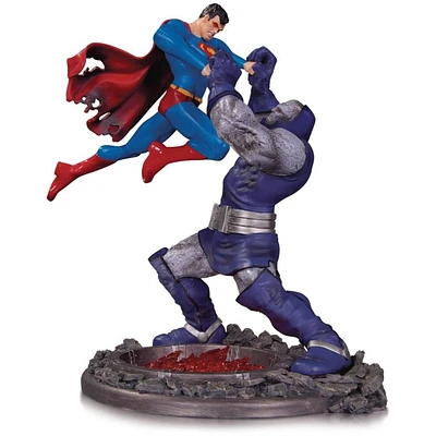 STATUE DE BATAILLE SUPER SUPER SUPER SUR DARK DE LA TROISIÈME ÉDITION