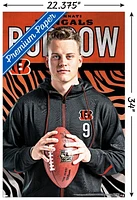 NFL Cincinnati Bengals - Joe Burrow Pose 20 Wall Poster, 14.725" x 22.375" Framed