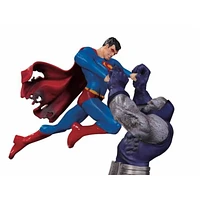STATUE DE BATAILLE SUPER SUPER SUPER SUR DARK DE LA TROISIÈME ÉDITION