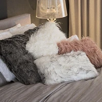 COUSSIN EN FOURRURE DE MONGOLIE 20"X20" 2 PQT