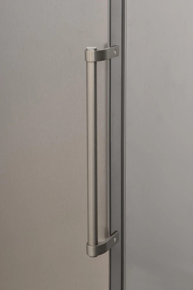 Marathon Deluxe 8 pi.cu. Congélateur vertical acier incoxydable