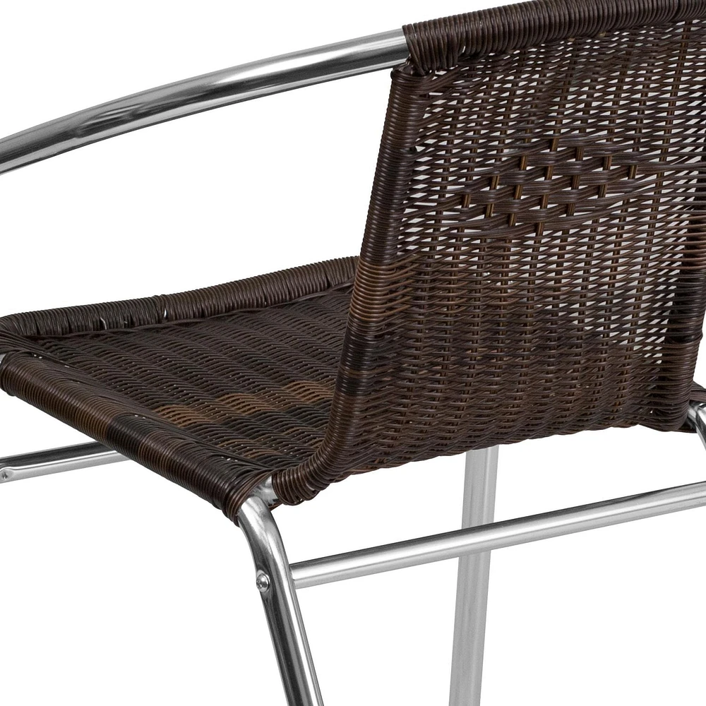 Chaise de restaurant empilable commerciale pour l'intérieur et l'extérieur en aluminium et rotin brun foncé