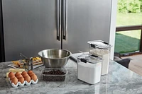 Rubbermaid Brilliance Pantry Airtight Food Storage Container 16 Tasse