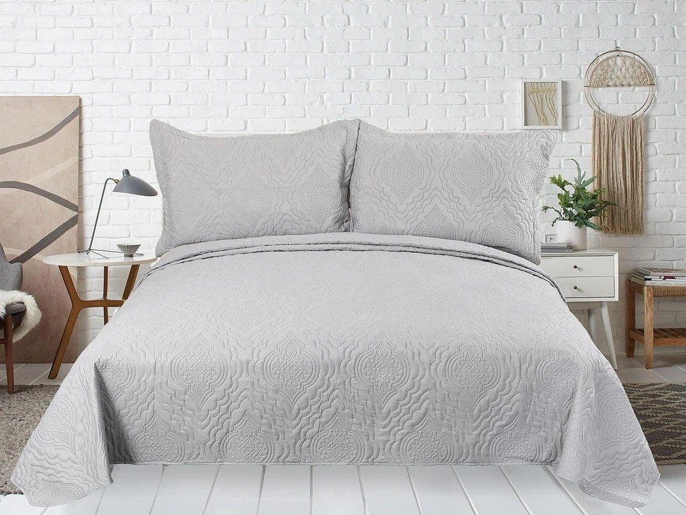 Marina Decoration Solid Embossed Pinsonic Coverlet Bedspread Bedding Ultra Soft Summer Quilt Set with Shams