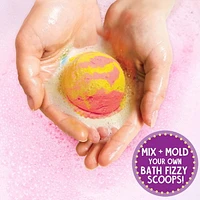 Spa vive la fête foraine 4-en-1 de Just My Style!, lot tout en un de 4 kits d’activité mode, inclut DIY brillant pour les lèvres, art des ongles, art du corps et bombes pour le bain