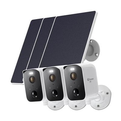 Caméra de projecteur sans fil à détection de chaleur et mouvement Wi-Fi CoreCam Pro 2K de Swann avec panneaux solaires - paquet de 3 - Blanc