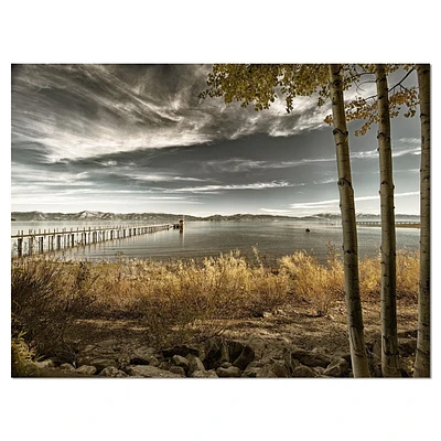 Designart Jetée de Brown Lake Art mural sur toile