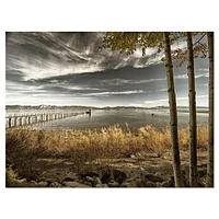 Designart Jetée de Brown Lake Art mural sur toile