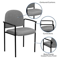 Chaise de réception auxiliaire empilable de confort en acier et tissu gris avec appui-bras