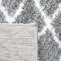 SAFAVIEH Berber Avery Geometric Diamonds Shag Area Rug