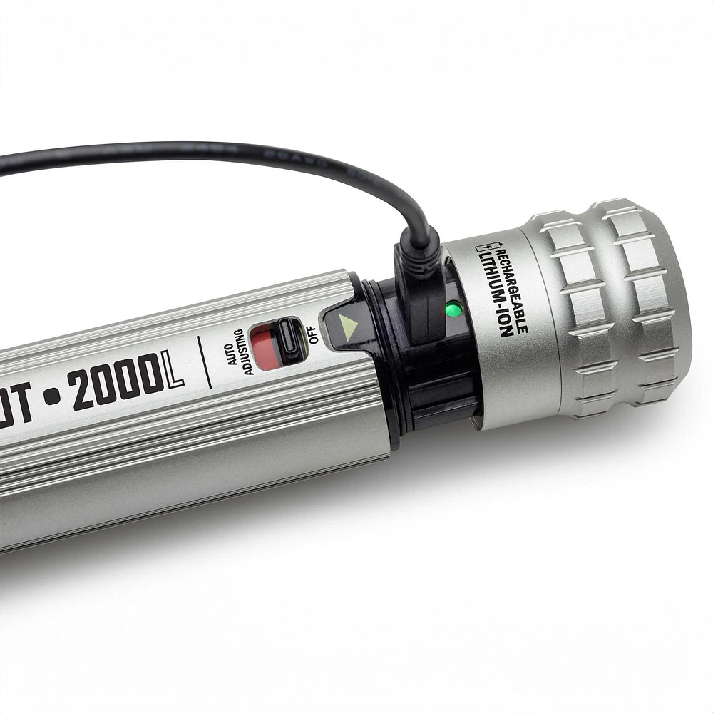 Lampe de poche rechargeable à DEL à gradation automatique Ozark Trail 2000 lumens Lampe de poche de camping à DEL