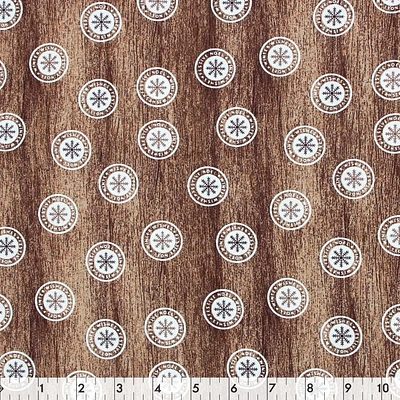 Tissu au mètre en coton Fabric Creations à motif de texture marron avec de grands flocons de neige de Noël blancs