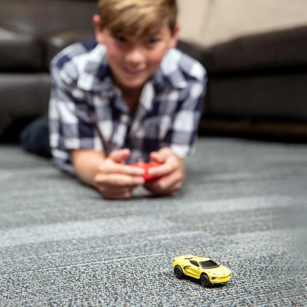 ADVENTURE FORCE 1:64 RADIO COMMANDÉ NANO RACERS - CORVETTE C8