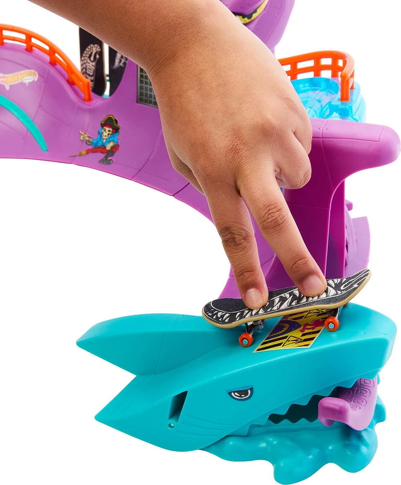 Hot Wheels Skate Octopark Playset, With Exclusive Fingerboard and Skate Shoes