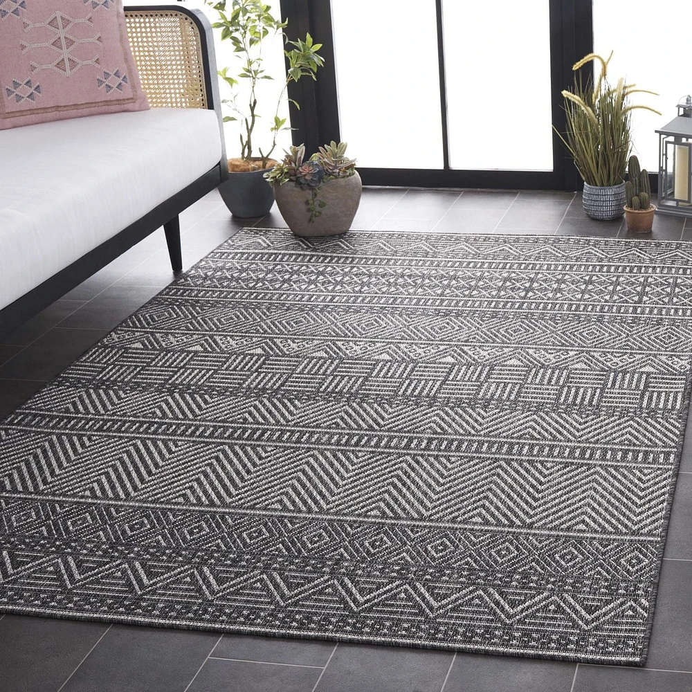 SAFAVIEH Beach House Jolanta Geometric Indoor/Outdoor Area Rug