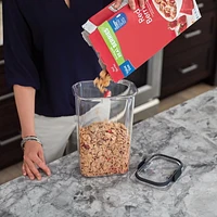 Rubbermaid Brilliance Pantry Airtight Food Storage Container 16 Tasse