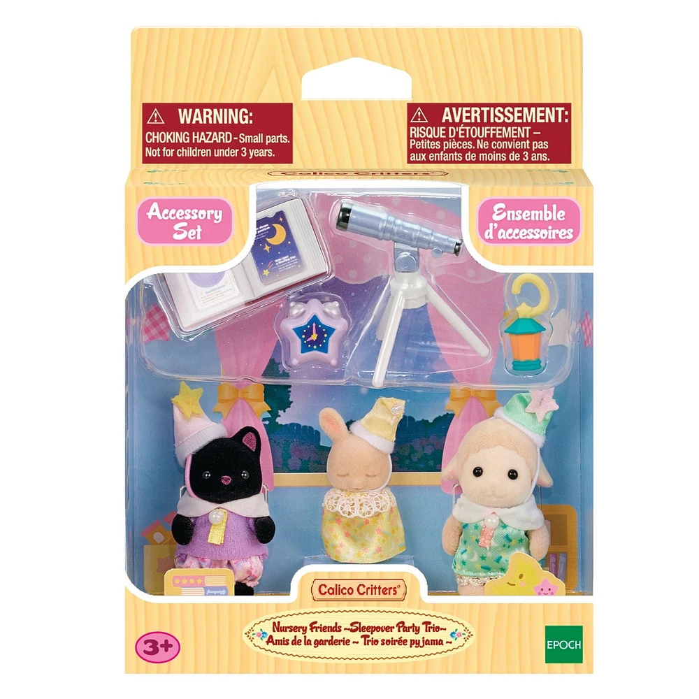 Calico Critters Nursery Friends - Trio de soirée pyjama, ensemble de 3 figurines de poupée à collectionner avec accessoires