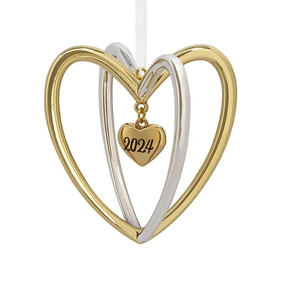 Décoration Hallmark de Noël (Deux cœurs « 2024 », décoration métallique haut de gamme )