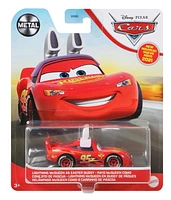 Véhicule Cars Lightning McQueen as Easter Buggy Disney Pixar à l'échelle 1:55