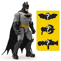 BATMAN, Figurine articulée BATMAN Renaissance de 10 cm avec 3 accessoires mystère, Mission 4