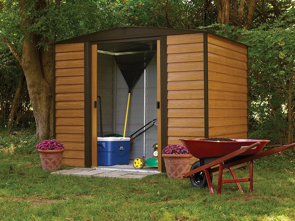 Abri de rangement d'acier Woodridge par Arrow en café/grain de bois