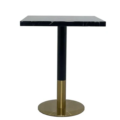 Table à manger carrée Ruby en noir avec détails en or brossé et plateau en faux marbre (pierre)