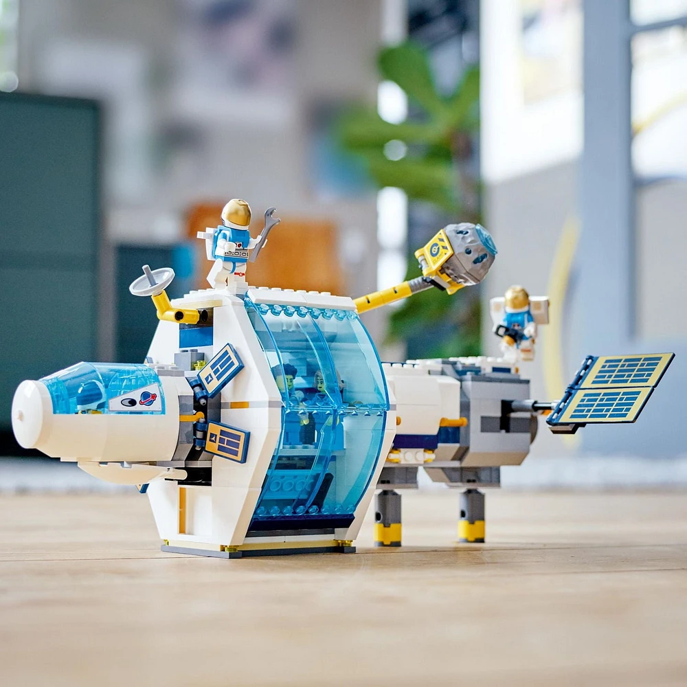 LEGO City La station spatiale lunaire 60349 Ensemble de construction (500 pièces)