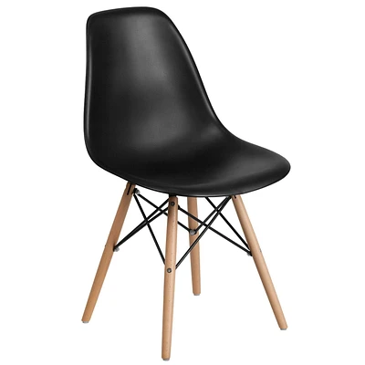 Chaise en plastique noir de la série Elon avec pieds de bois