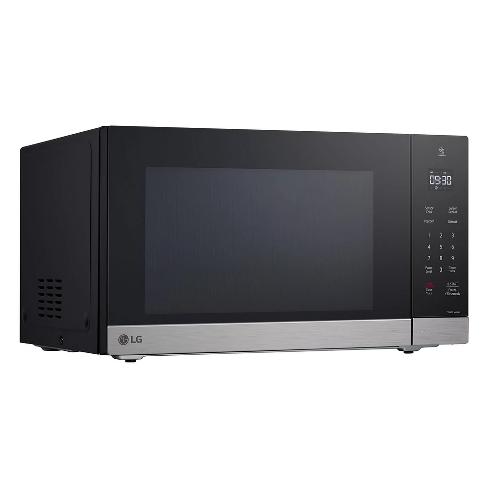 LG 1.5 cu. ft. NeoChef™ Countertop Microwave with Smart Inverter and EasyClean®