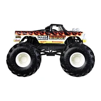 Hot Wheels Monster Trucks 1:24 scale Bigfoot Vehicle