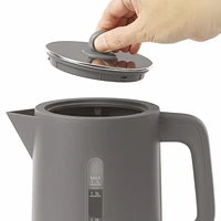 Bouilloire en plastique Starfrit Caledonia de 1,7 L.