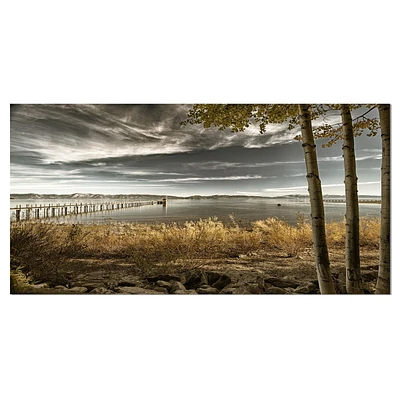 Designart Jetée de Brown Lake Art mural sur toile