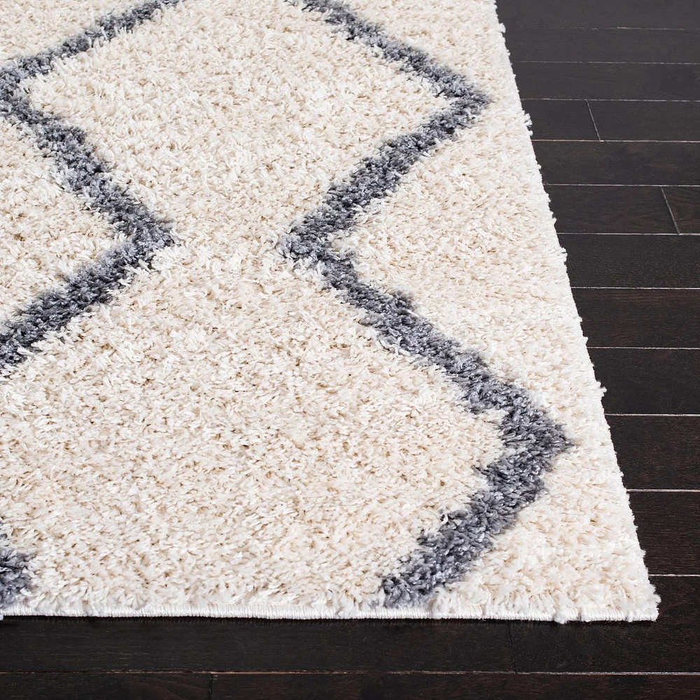 Safavieh Venus Carleen Chevron Shag Area Rug