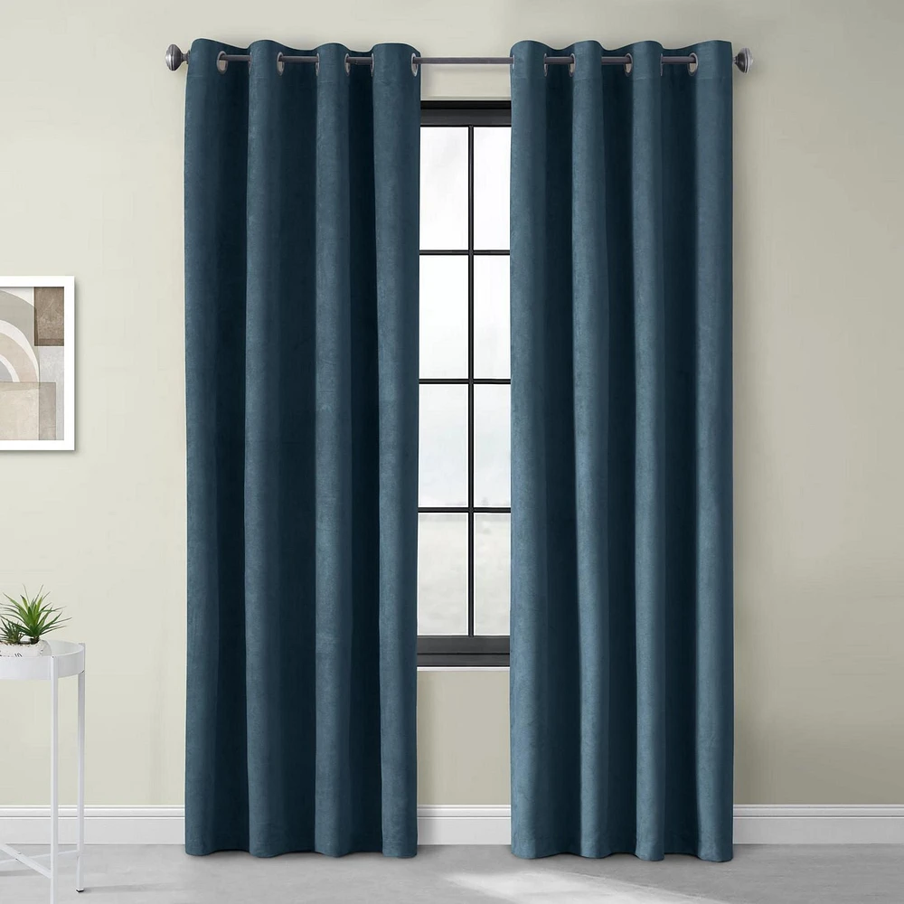 Nova Blackout Grommet Indoor Curtain