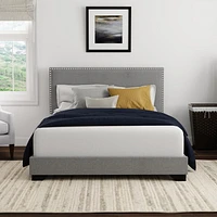 Lit plateforme rembourré Skylar avec garniture de tête de clou, par Hillsdale Living Essentials