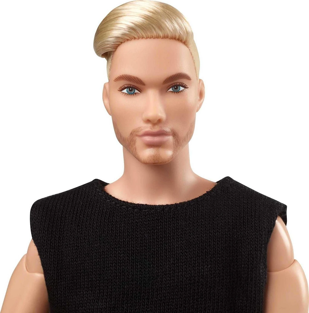 Poupée Barbie Looks arbore un visage unique- Ken blond