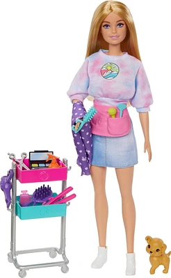 Barbie – Malibu – Coffret de jeu – Poupée Coiffeuse et 14 accessoires Âges 3+