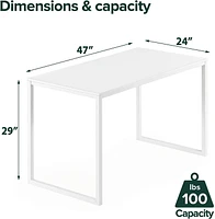 Jennifer 47 dans Brown Frame Desk