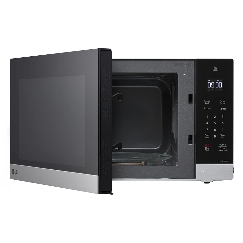 LG 1.5 cu. ft. NeoChef™ Countertop Microwave with Smart Inverter and EasyClean®