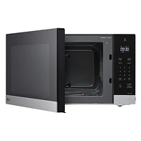 LG 1.5 cu. ft. NeoChef™ Countertop Microwave with Smart Inverter and EasyClean®