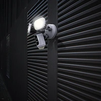 Caméra de sécurité Floodlight Wi-Fi intelligent 1080p Swann avec compatibilité Amazon Alexa et Google Assistant - Blanc